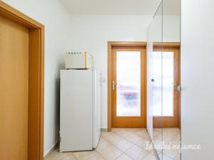 Pronájem bytu 1+kk, Praha - Kunratice, Za valem, 42 m2