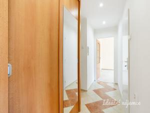 Pronájem bytu 2+1, Praha - Záběhlice, Choceradská, 55 m2