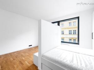 Prodej bytu 1+kk, Praha - Smíchov, Grafická, 31 m2