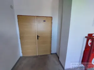 Pronájem skladu, Krnov - Pod Bezručovým vrchem, nám. Minoritů, 10 m2