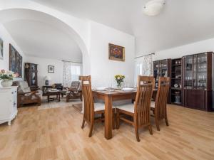 Prodej rodinného domu, Vyžlovka, Na Poštolce, 221 m2