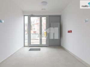 Pronájem bytu 2+kk, Praha - Libeň, V Holešovičkách, 57 m2