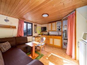 Pronájem rodinného domu, Klecany, Pod Černou skálou, 16 m2