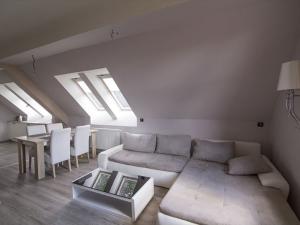 Pronájem bytu 6+kk, Karlovy Vary, Na Vyhlídce, 150 m2