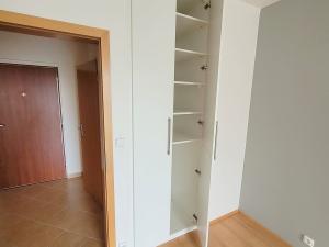 Prodej bytu 2+kk, Praha - Prosek, Zubrnická, 49 m2