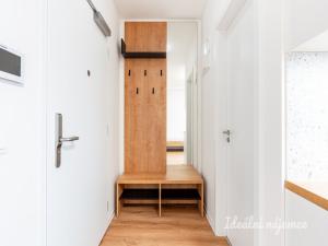 Pronájem bytu 1+kk, Praha - Břevnov, Na Větrníku, 18 m2