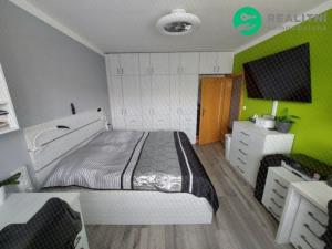 Prodej bytu 4+1, Karlovy Vary, Konečná, 98 m2