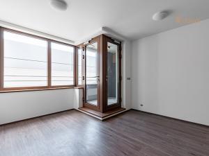Prodej bytu 1+kk, Praha - Vysočany, Bassova, 28 m2