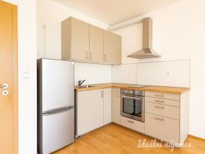 Pronájem bytu 1+kk, Praha - Jinonice, Za zámečkem, 41 m2