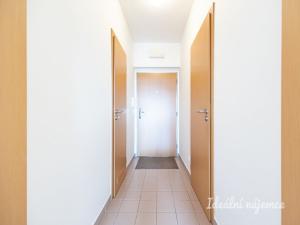 Pronájem bytu 1+kk, Praha - Jinonice, Za zámečkem, 41 m2