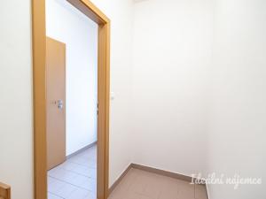 Pronájem bytu 1+kk, Praha - Jinonice, Za zámečkem, 41 m2