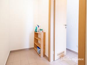 Pronájem bytu 1+kk, Praha - Jinonice, Za zámečkem, 41 m2