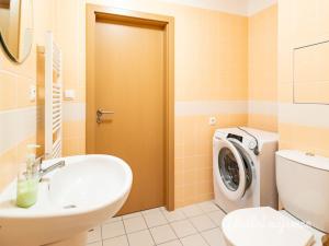 Pronájem bytu 1+kk, Praha - Jinonice, Za zámečkem, 41 m2