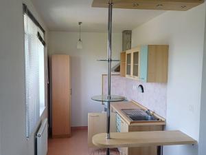 Pronájem bytu 1+kk, Praha - Horní Měcholupy, 38 m2