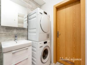 Pronájem bytu 3+kk, Praha - Krč, Panuškova, 70 m2