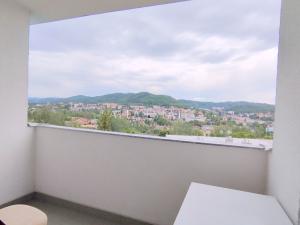 Prodej bytu 3+1, Karlovy Vary - Bohatice, Ostrovská, 77 m2