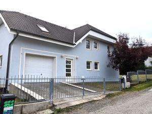 Prodej rodinného domu, Panenské Břežany, Vilová, 200 m2