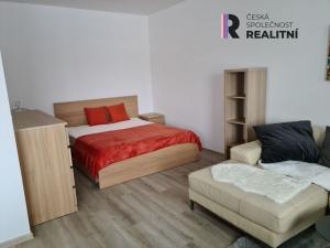 Pronájem bytu 1+kk, Zlín, Lorencova, 42 m2