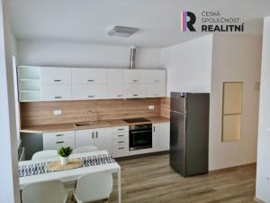 Pronájem bytu 1+kk, Zlín, Lorencova, 42 m2