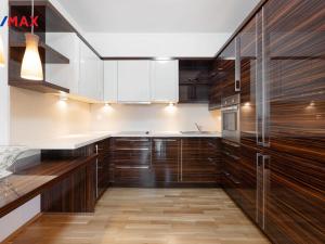 Prodej bytu 2+kk, Karlovy Vary, Libušina, 70 m2