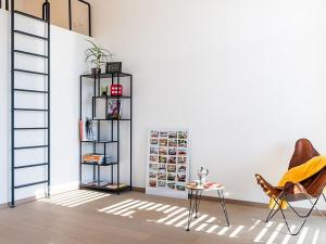Pronájem bytu 1+kk, Praha - Holešovice, V háji, 49 m2
