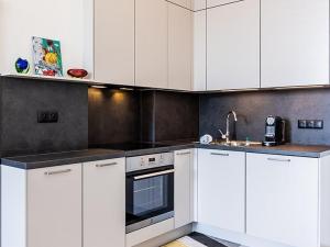 Pronájem bytu 1+kk, Praha - Holešovice, V háji, 49 m2