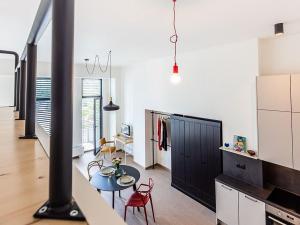 Pronájem bytu 1+kk, Praha - Holešovice, V háji, 49 m2
