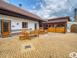 Prodej restaurace, Hradešín, 178 m2