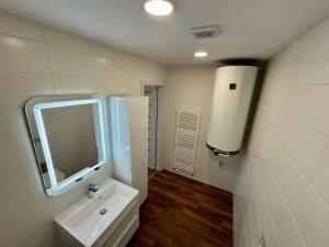 Prodej bytu 4+kk, Karlovy Vary - Rybáře, Čankovská, 93 m2