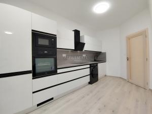 Prodej bytu 3+kk, Karlovy Vary, nábřeží Jana Palacha, 76 m2