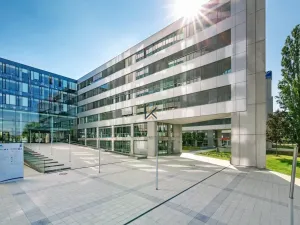 Pronájem kanceláře, Praha - Nusle, Na hřebenech II, 1180 m2