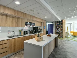 Pronájem kanceláře, Praha - Smíchov, Plzeňská, 730 m2