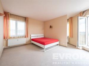 Pronájem bytu 6+kk a větší, Praha - Libeň, Kašparovo náměstí, 204 m2