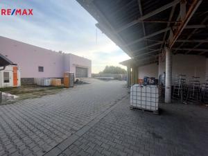 Pronájem skladu, Měnín, 1300 m2