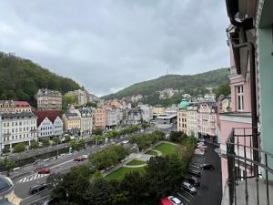 Prodej bytu 4+1, Karlovy Vary, Divadelní náměstí, 145 m2