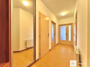 Pronájem bytu 2+kk, Praha - Vysočany, Na Harfě, 67 m2