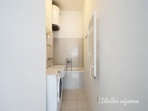 Pronájem bytu 1+kk, Praha - Holešovice, Jankovcova, 28 m2