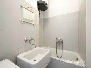 Pronájem bytu 1+kk, Praha - Holešovice, Jankovcova, 28 m2