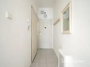 Pronájem bytu 1+kk, Praha - Holešovice, Jankovcova, 28 m2