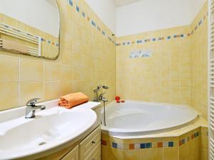 Pronájem bytu 2+kk, Praha - Kbely, Luštěnická, 53 m2