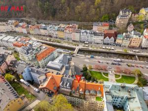 Prodej obchodního prostoru, Karlovy Vary, Divadelní náměstí, 72 m2