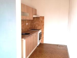 Pronájem bytu 1+kk, Praha - Hloubětín, Kardašovská, 33 m2