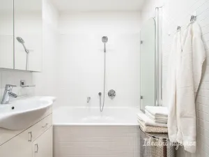 Pronájem bytu 2+kk, Praha - Vysočany, Podnádražní, 45 m2