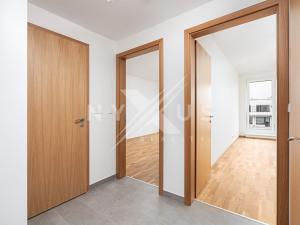 Pronájem bytu 2+kk, Praha - Vysočany, Smržových, 52 m2