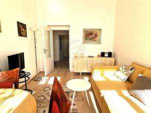 Pronájem bytu 2+kk, Praha - Vinohrady, Šafaříkova, 39 m2