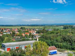 Prodej komerčního pozemku, Veleň, 18816 m2