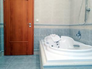 Pronájem bytu 3+1, Karlovy Vary, Mariánskolázeňská, 80 m2