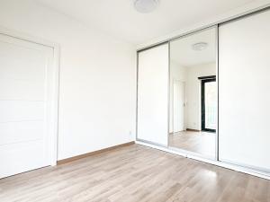 Pronájem bytu 2+kk, Praha - Hrdlořezy, Českobrodská, 39 m2