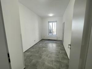 Pronájem obchodního prostoru, Jihlava, Farní, 42 m2