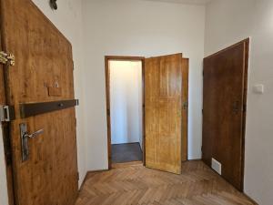 Pronájem bytu 2+kk, Praha - Nusle, Kloboučnická, 48 m2